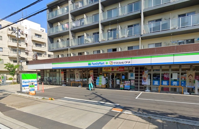 ドラックストア　ファミリーマート＋薬ヒグチ行徳駅前公園店（ドラッグストア）まで557m