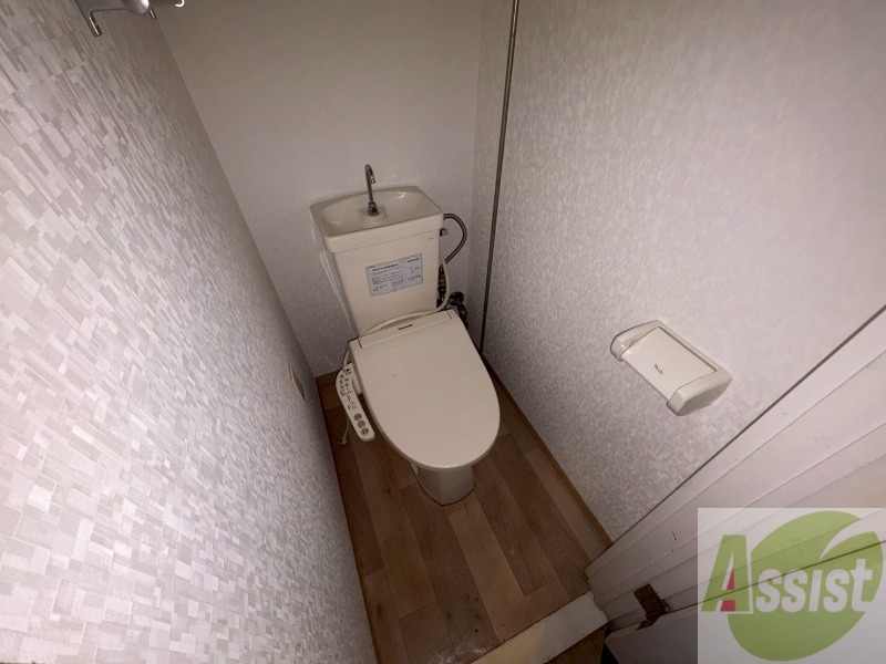 トイレ　こちらはトイレです。清潔感があり、安心して使用できます。