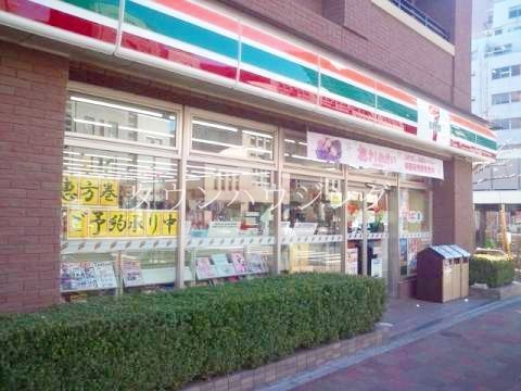 コンビニ　セブンイレブン白金台駅前店（コンビニ）まで560m