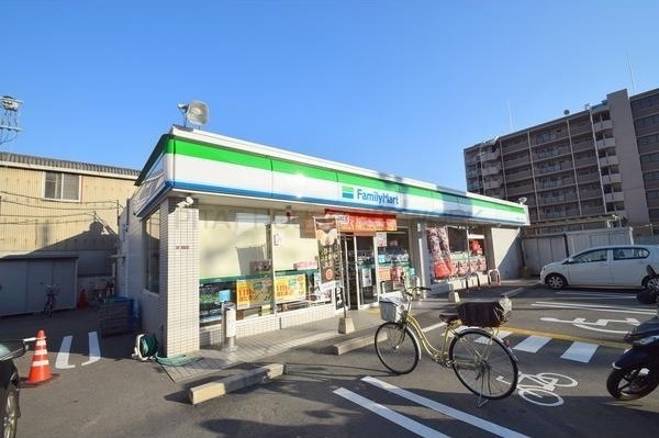 コンビニ　ファミリーマート 鶴見諸口一丁目店（コンビニ）まで629m