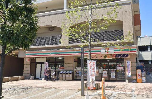 コンビニ　セブンイレブン（コンビニ）まで210m