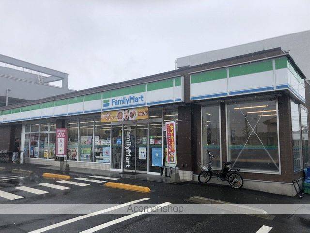 コンビニ　ファミリーマート（コンビニ）まで462m