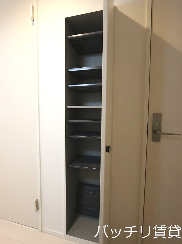 玄関　同型タイプの為、現状を優先致します。