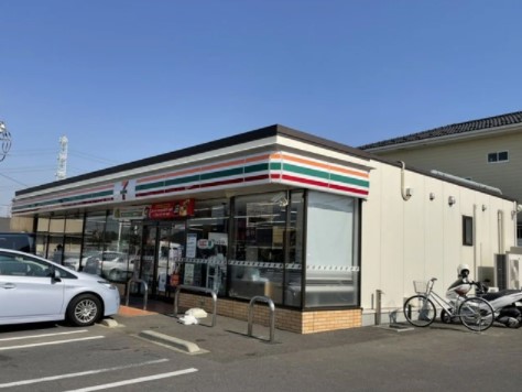コンビニ　セブンイレブン（コンビニ）まで700m