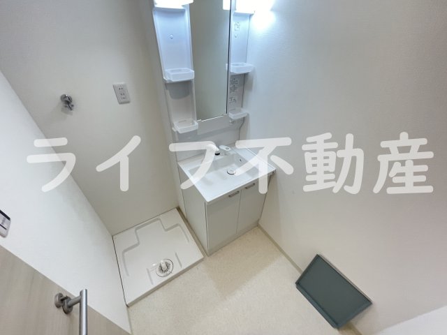 洗面設備　ゆったりとスペースのある洗面所