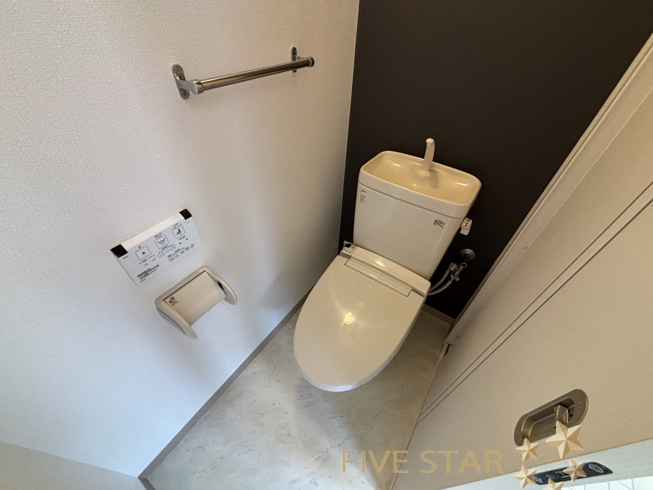 京阪交野線 宮之阪駅 徒歩7分 3階建 築37年のトイレ写真