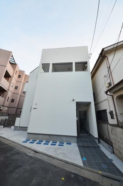 建物外観　★白を基調としたスタイリッシュな外観★