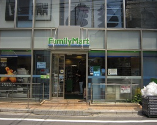 コンビニ　ファミリーマート原宿神宮前店（コンビニ）まで303m