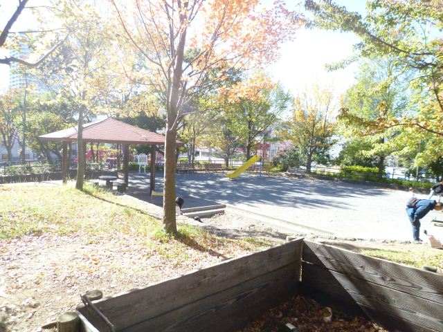 公園　品濃中央公園（公園）まで330m
