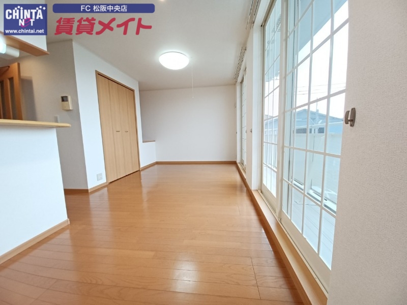 居室・リビング　同型参考写真