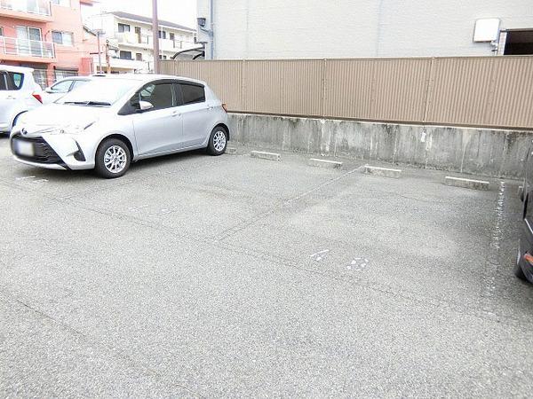 駐車場　敷地内駐車場！