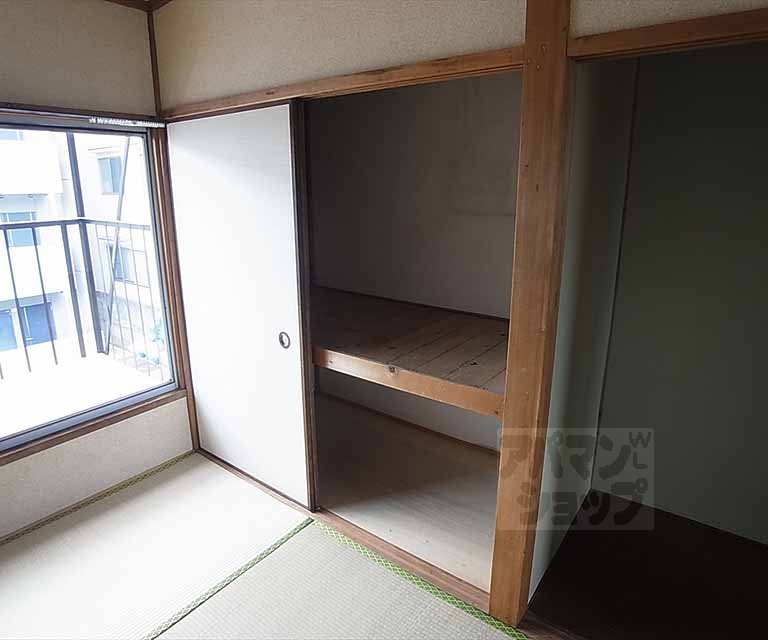 収納　押入
