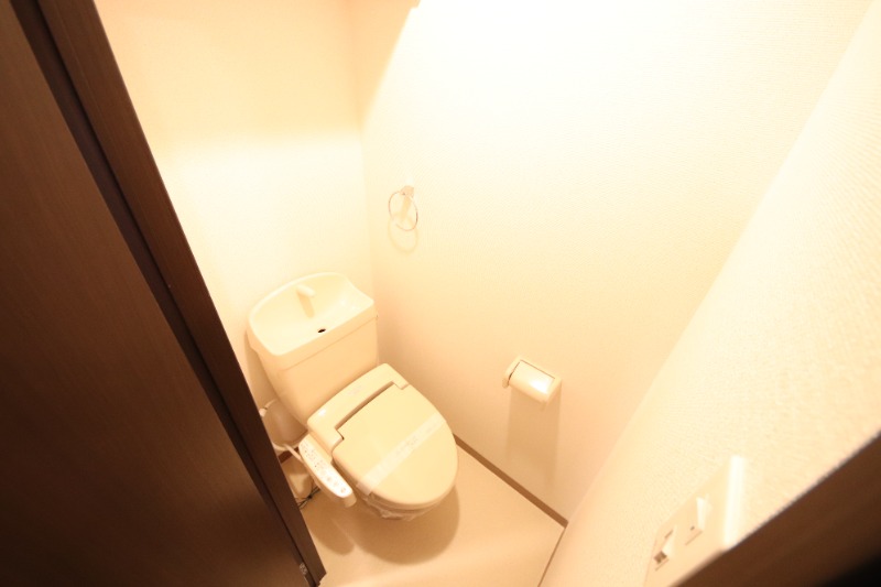 ＪＲ東海道本線 立花駅 徒歩12分 3階建 築15年のトイレ写真