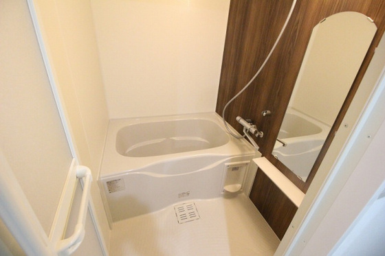 バス・シャワールーム　※別部屋の写真です