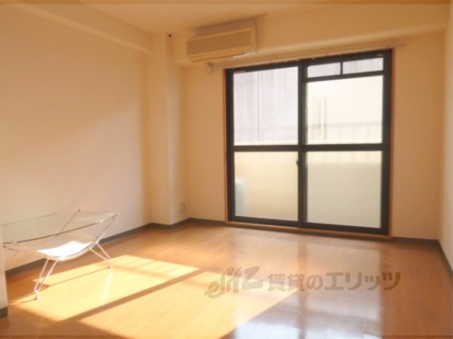 居室・リビング　日当たりの良いお部屋です
