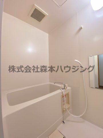 バス・シャワールーム　落ち着いた空間のお風呂です