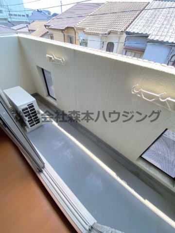 バルコニー　暖かな日差しのふりそそぐバルコニー