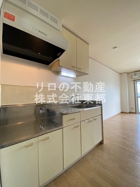 キッチン　便利なガスコンロ設置可能なキッチンです♪収納もあります！