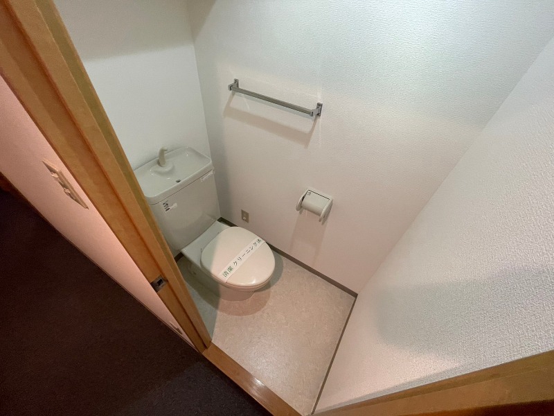 トイレ　こちらはトイレです。清潔感があり、安心して使用できます。