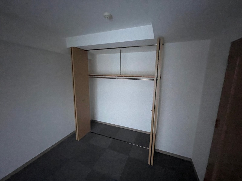 収納　クローゼットは奥行きもあり、荷物が多い方でも安心です。