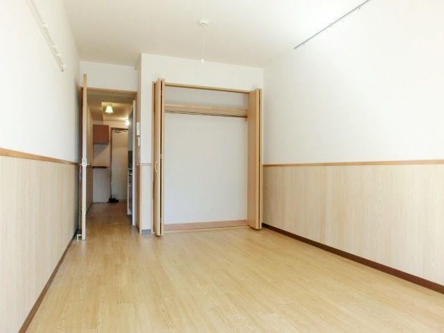 その他部屋・スペース　バルコニー側からの洋室