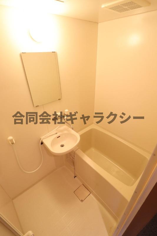 バス・シャワールーム　清潔感のあるバスルーム