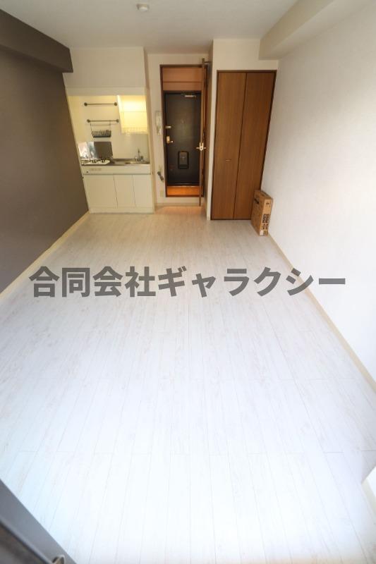 居室・リビング　10帖の広々とした洋室です