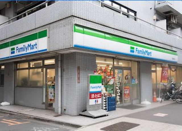 コンビニ　ファミリーマート下高井戸店（コンビニ）まで570m