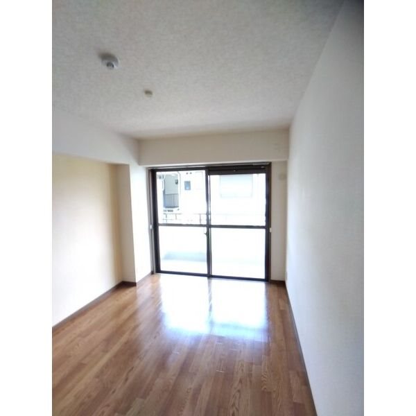 その他部屋・スペース　窓があり日差しの入るお部屋です