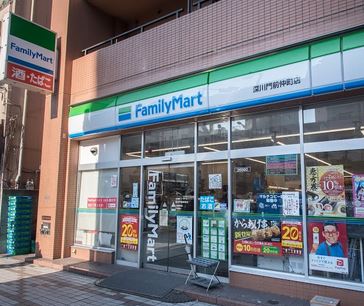 コンビニ　ファミリーマート深川門前仲町店（コンビニ）まで128m