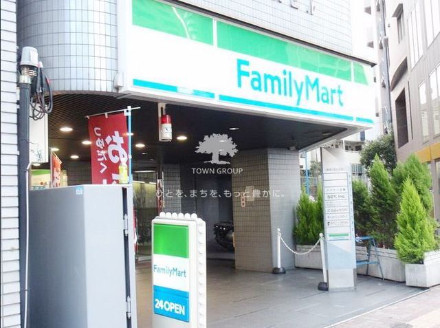 コンビニ　ファミリーマート（コンビニ）まで210m