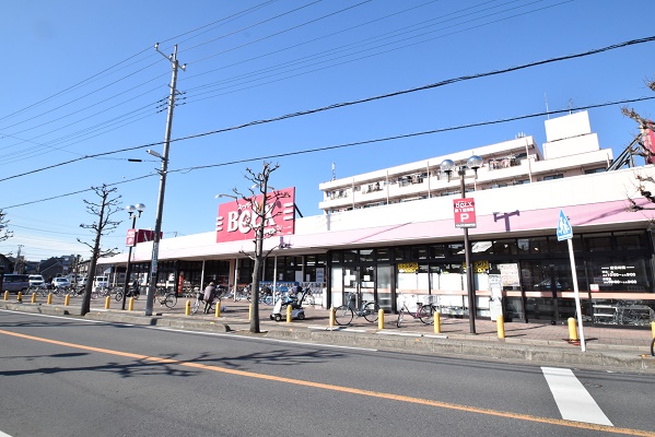 スーパー　BeLX(ベルクス) 草加手代店（スーパー）まで593m