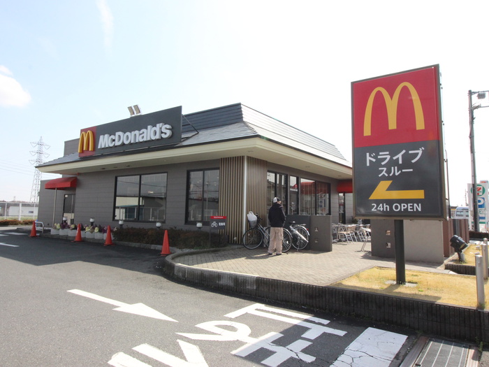 飲食店　マクドナルド（飲食店）まで596m