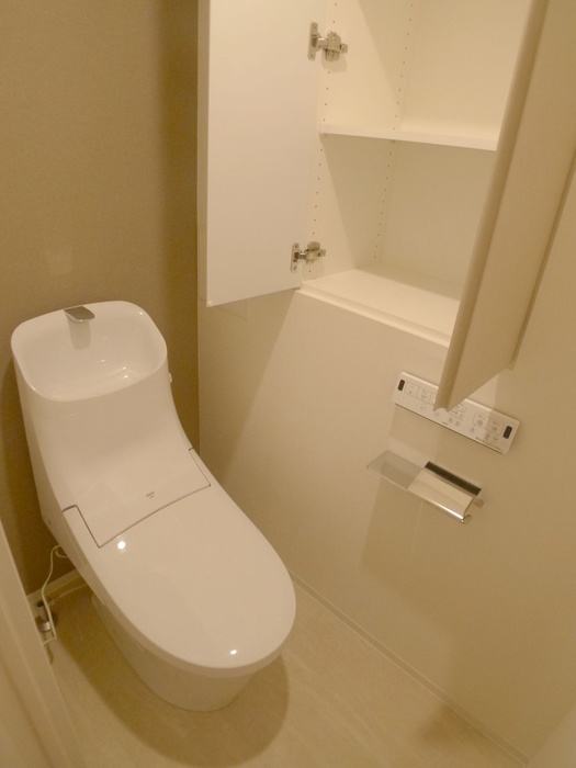 トイレ　落ち着いた色調のトイレです