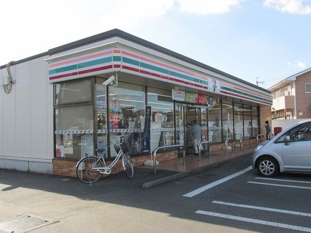コンビニ　セブンイレブン 下野上三川店（コンビニ）まで400m