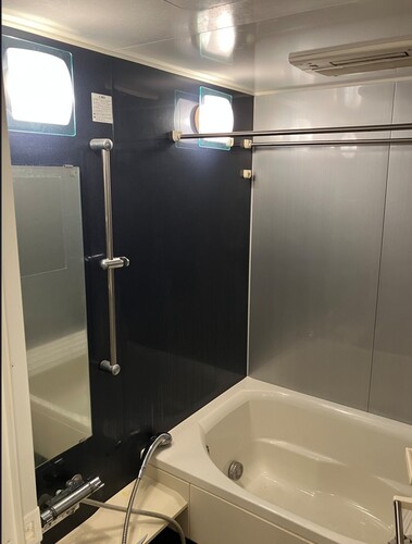バス・シャワールーム　内装工事前の写真です。