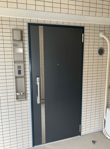 玄関　内装工事前の写真です。