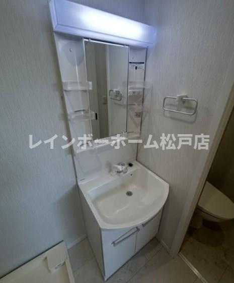 洗面設備　コンパクトで使いやすい洗面所