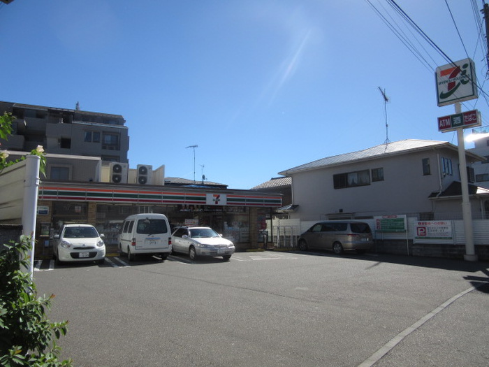 コンビニ　セブンイレブン（コンビニ）まで231m