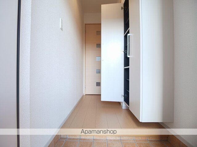 フレスクーラ蟻ヶ崎IIIの玄関写真