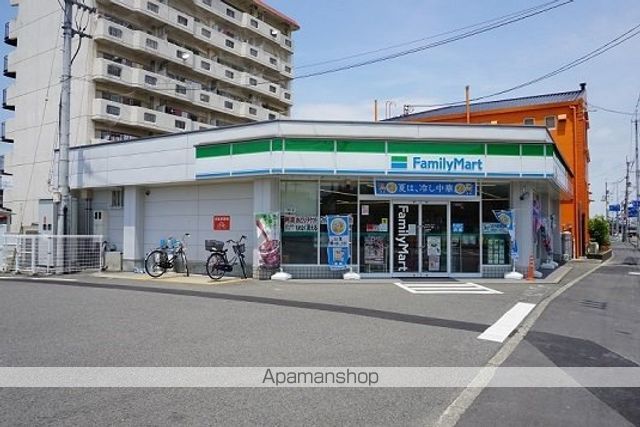 コンビニ　ファミリーマート（コンビニ）まで760m
