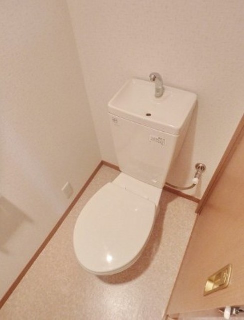 トイレ　別部屋参考写真。