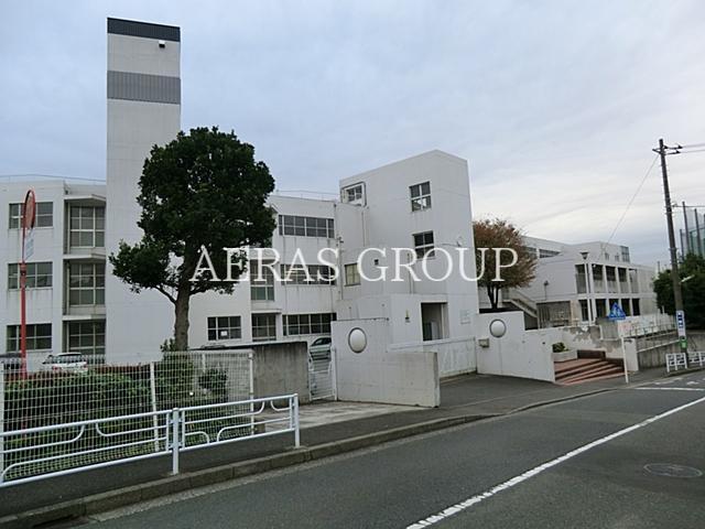 中学校　横浜市立川和中学校（中学校）まで1125m
