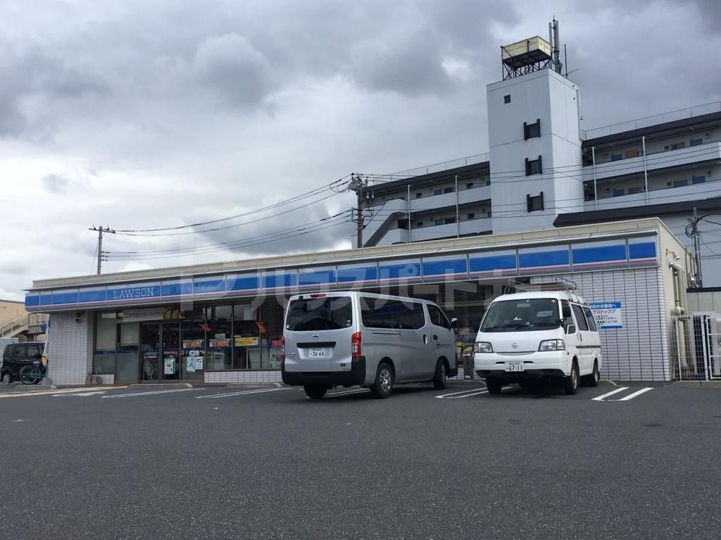 コンビニ　ローソン草加谷塚仲町店（コンビニ）まで520m