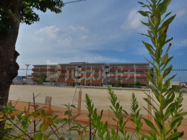 小学校　草加市立谷塚小学校（小学校）まで390m
