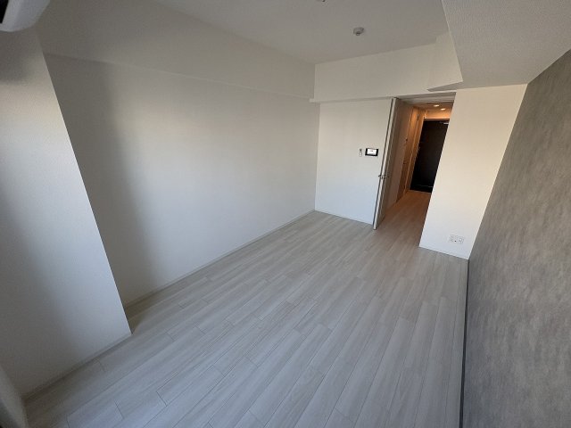 その他部屋・スペース　落ち着いた色調の寝室です