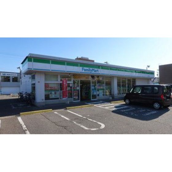 コンビニ　ファミリーマート金沢新神田店（コンビニ）まで634m