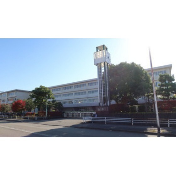 中学校　金沢市立高岡中学校（中学校）まで1363m
