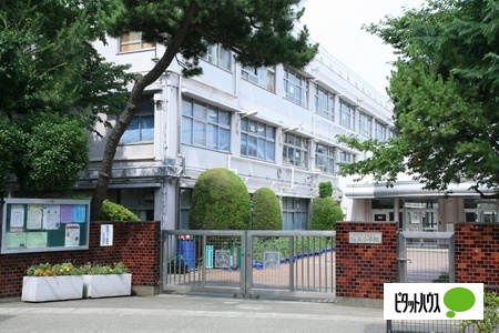 小学校　世田谷区立松丘小学校（小学校）まで395m