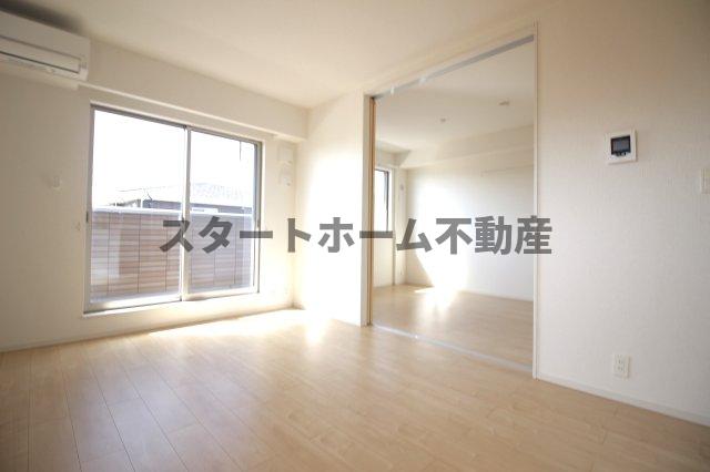ＪＲ高徳線 吉成駅 徒歩56分 2階建 築7年の居間写真
